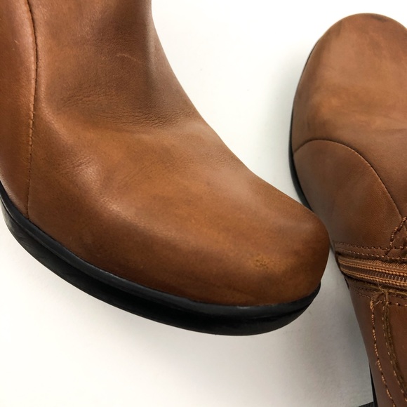 Sold Clark’s Brown leather ankle booties size 8 - Picture 8 of 10